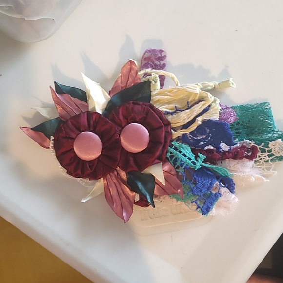 Accessories - Beautiful Flower Pin